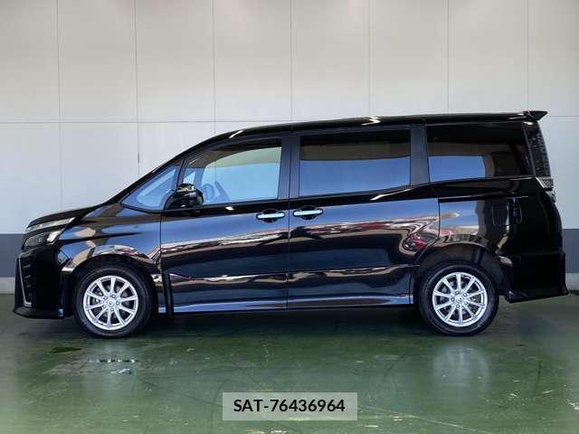 Toyota VOXY 2021-03 8691282-13