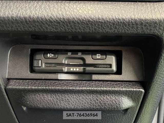 Toyota VOXY 2021-03 8691282-16