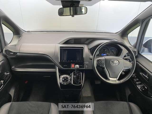 Toyota VOXY 2021-03 8691282-2
