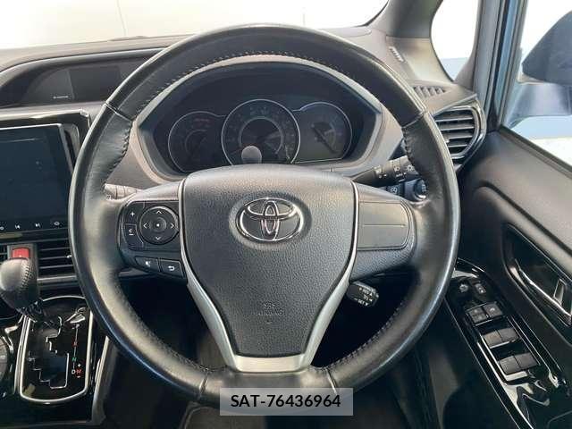 Toyota VOXY 2021-03 8691282-4