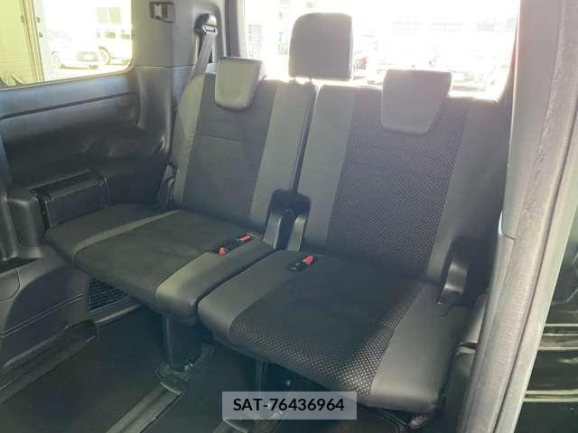 Toyota VOXY 2021-03 8691282-9