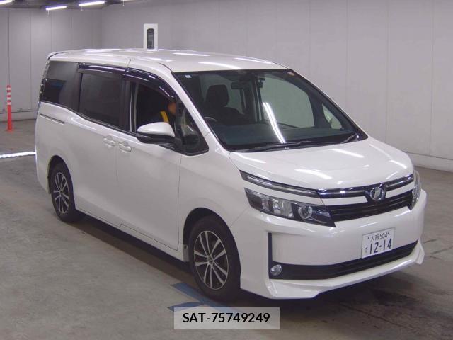 Toyota VOXY 2016 8691465-0