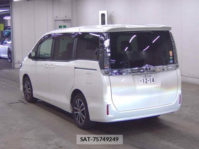 Toyota VOXY 2016 8691465-1