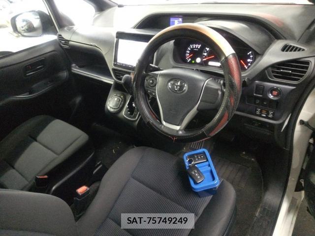Toyota VOXY 2016 8691465-2