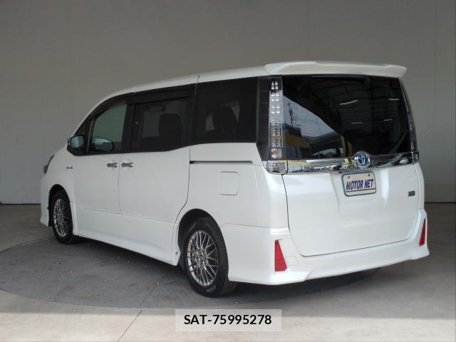 Toyota VOXY 2017-06 8691569-10