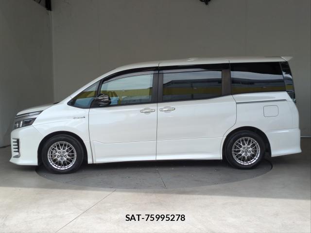 Toyota VOXY 2017-06 8691569-11