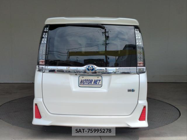 Toyota VOXY 2017-06 8691569-13