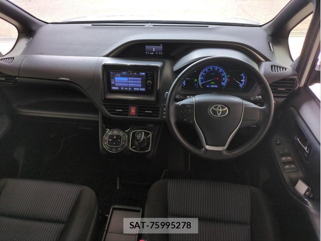 Toyota VOXY 2017-06 8691569-2