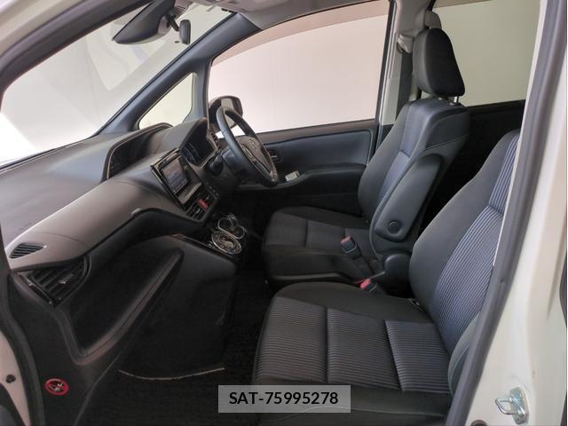 Toyota VOXY 2017-06 8691569-5