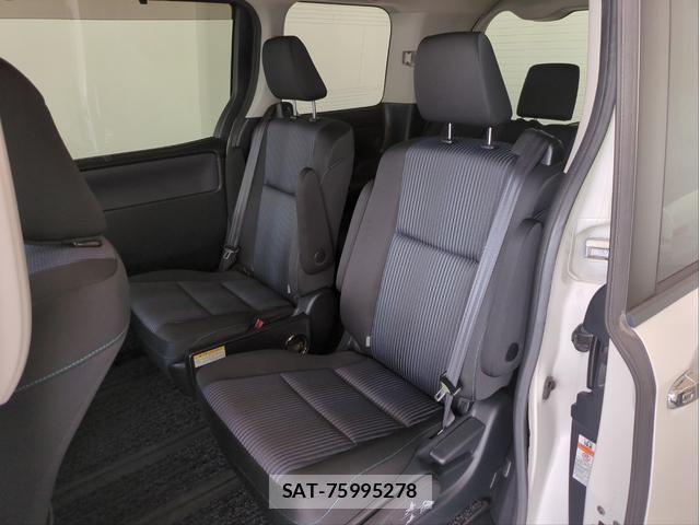 Toyota VOXY 2017-06 8691569-6