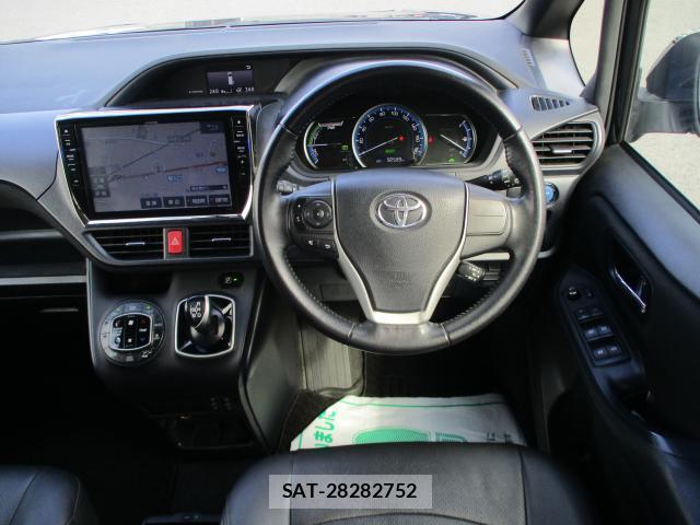 Toyota VOXY 2014-07 8691607-1