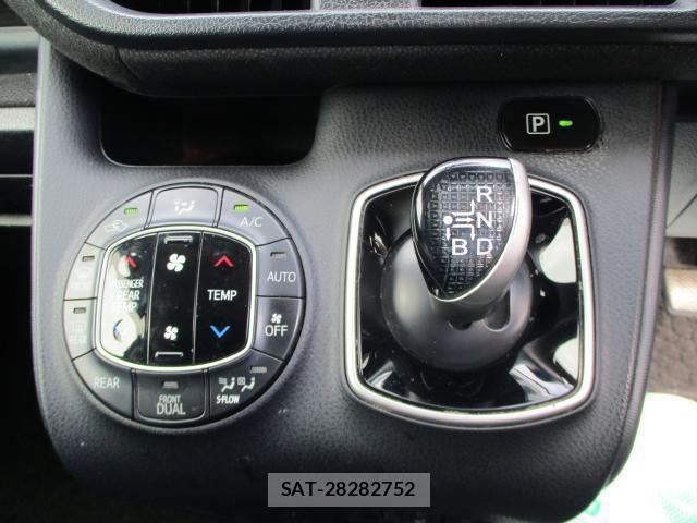 Toyota VOXY 2014-07 8691607-18