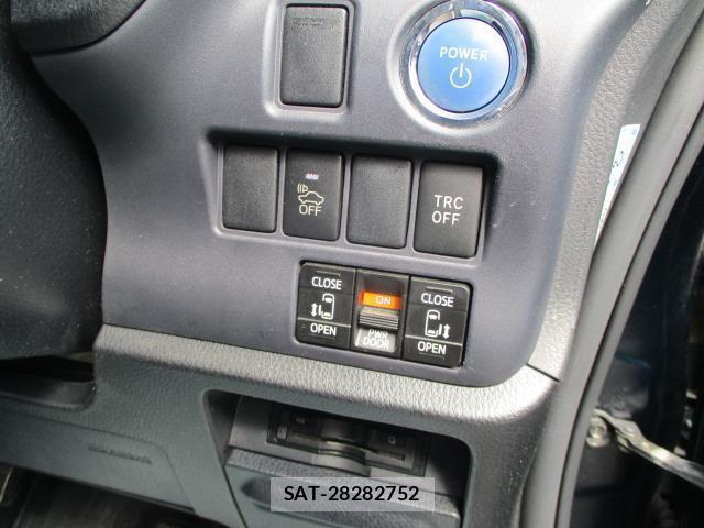 Toyota VOXY 2014-07 8691607-19
