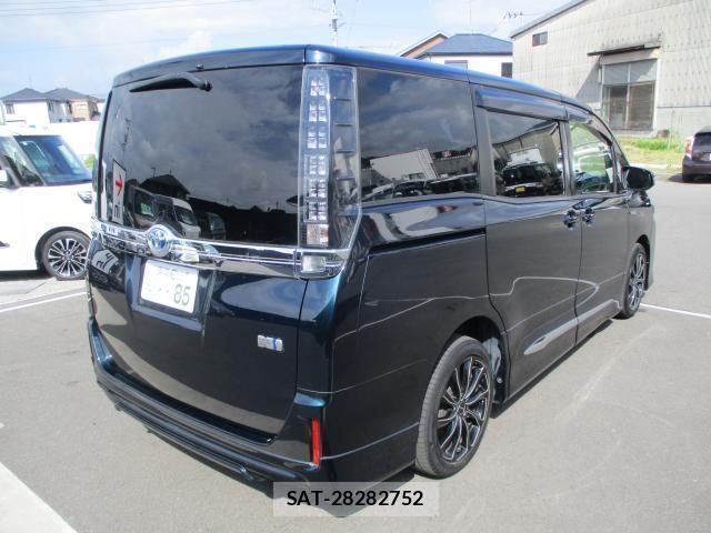 Toyota VOXY 2014-07 8691607-5