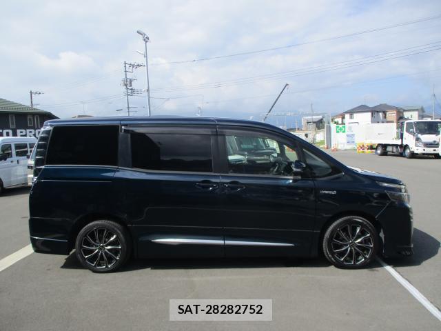 Toyota VOXY 2014-07 8691607-9