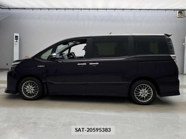 Toyota VOXY 2018-08 8691851-11