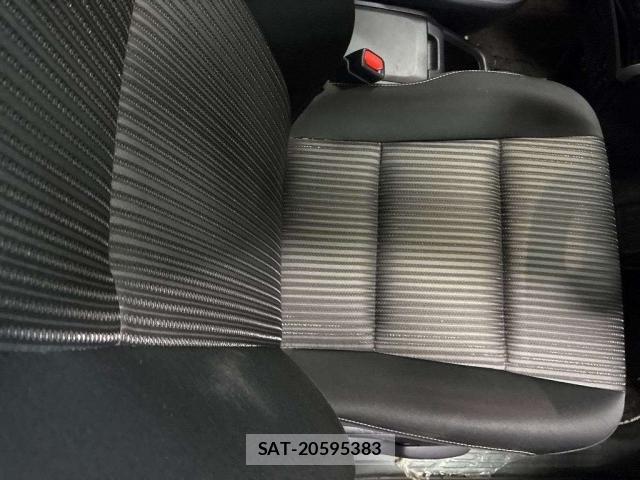 Toyota VOXY 2018-08 8691851-14
