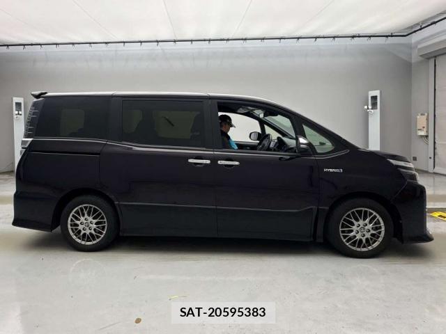 Toyota VOXY 2018-08 8691851-15
