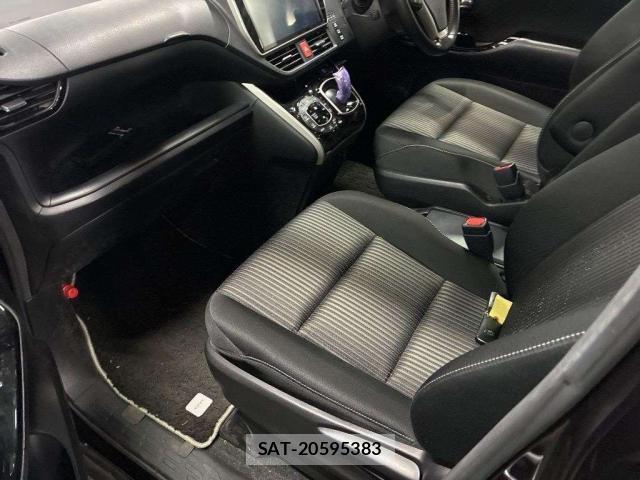 Toyota VOXY 2018-08 8691851-6