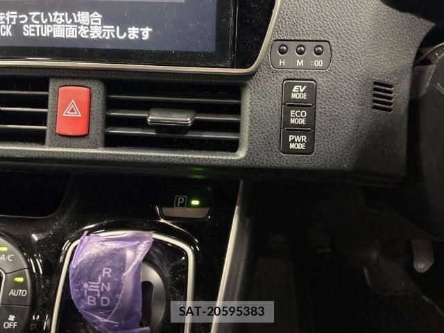 Toyota VOXY 2018-08 8691851-8