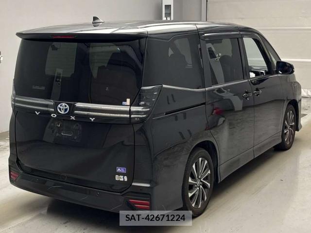 Toyota VOXY 2023-08 8691853-1