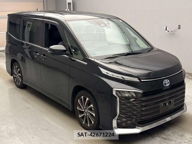 Toyota VOXY 2023-08 8691853-10