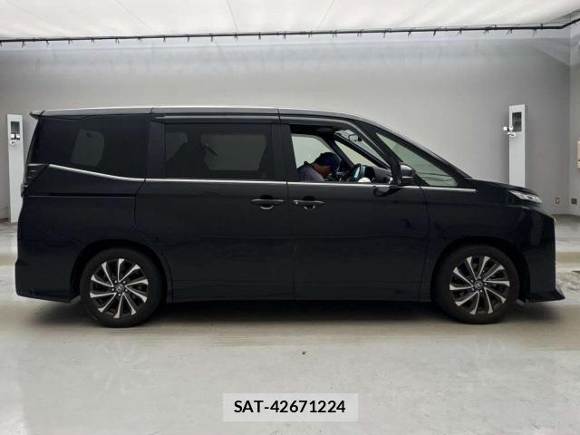 Toyota VOXY 2023-08 8691853-11
