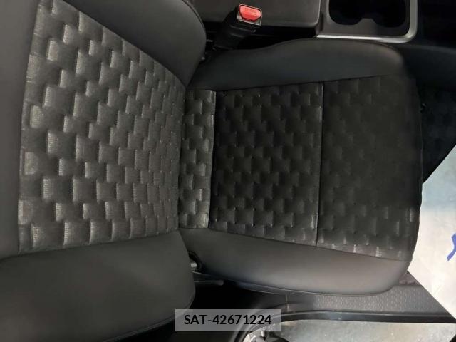 Toyota VOXY 2023-08 8691853-14