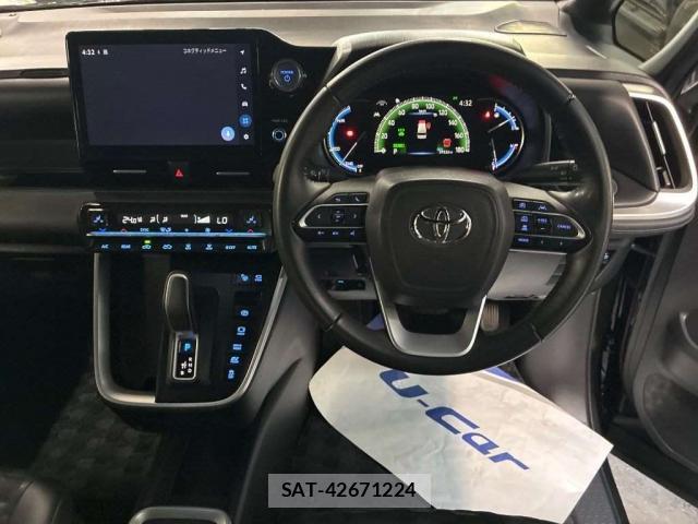 Toyota VOXY 2023-08 8691853-2