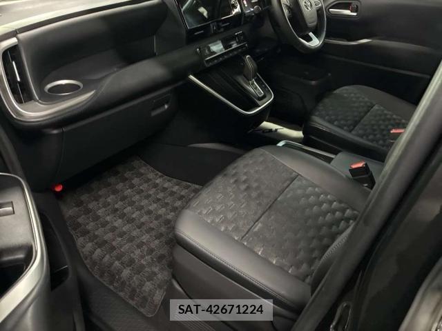 Toyota VOXY 2023-08 8691853-3
