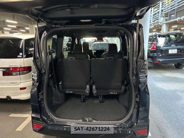 Toyota VOXY 2023-08 8691853-4