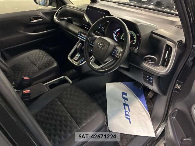 Toyota VOXY 2023-08 8691853-5