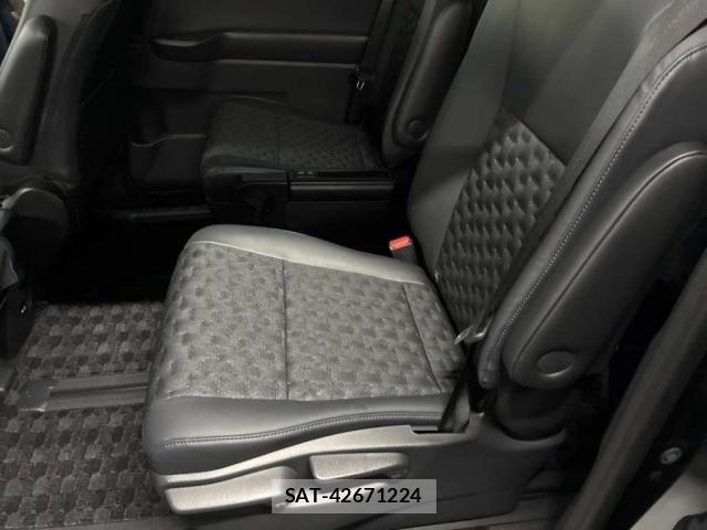 Toyota VOXY 2023-08 8691853-7