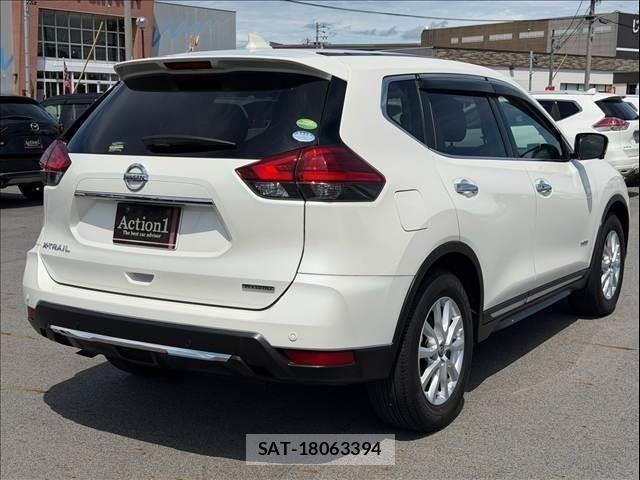Nissan X-TRAIL 2018-08 8690983-4