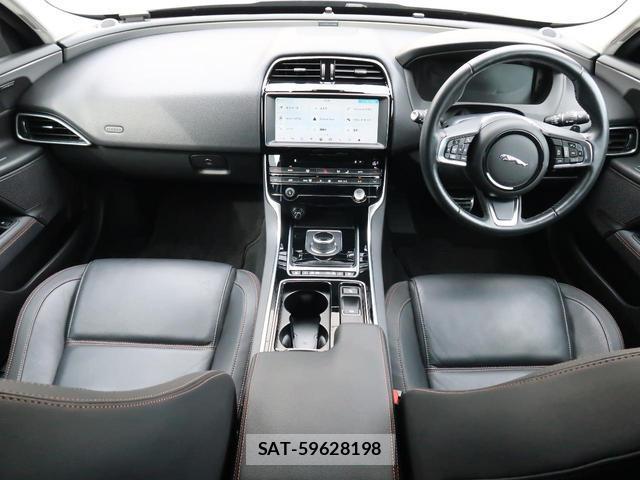 Jaguar XE 2018-03 8690770-1
