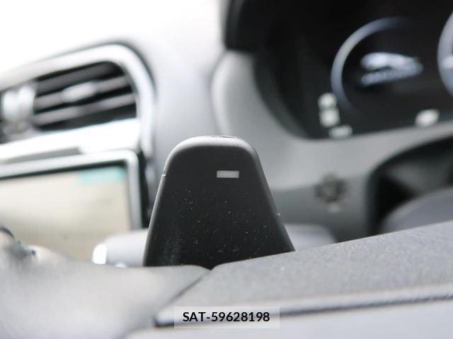 Jaguar XE 2018-03 8690770-10