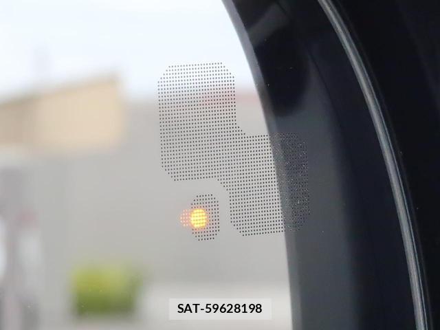 Jaguar XE 2018-03 8690770-11