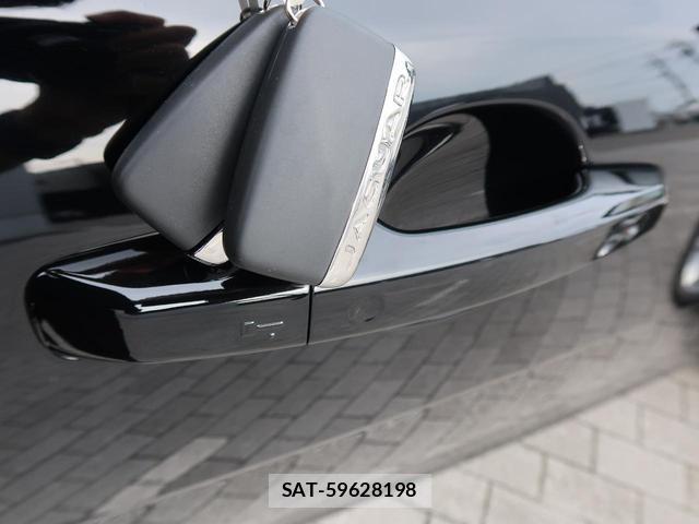 Jaguar XE 2018-03 8690770-12