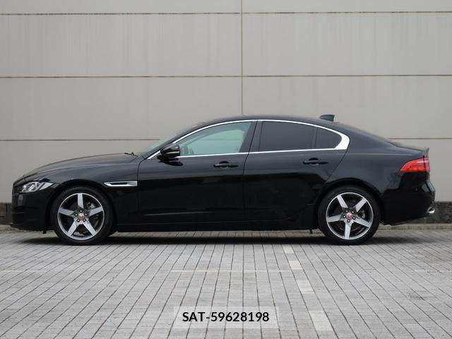 Jaguar XE 2018-03 8690770-19