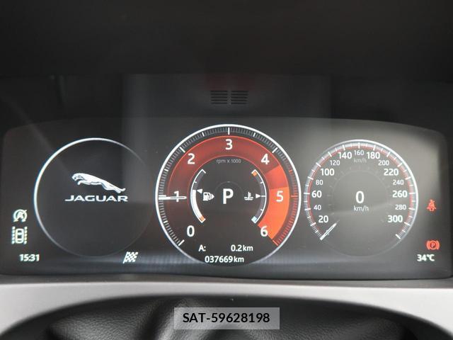 Jaguar XE 2018-03 8690770-7