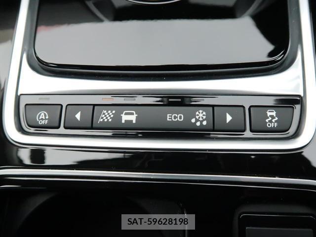 Jaguar XE 2018-03 8690770-8