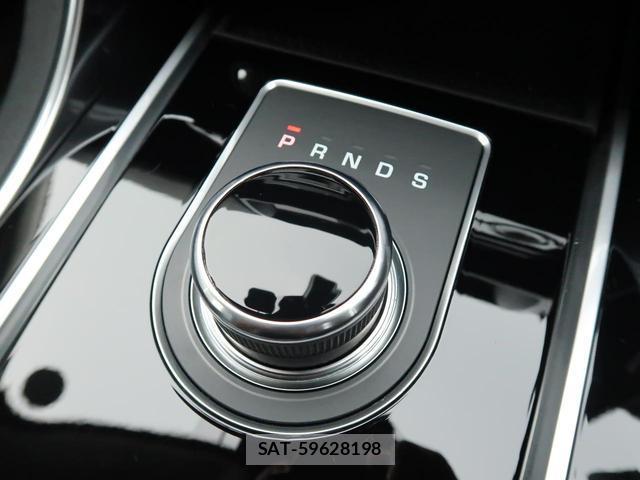 Jaguar XE 2018-03 8690770-9