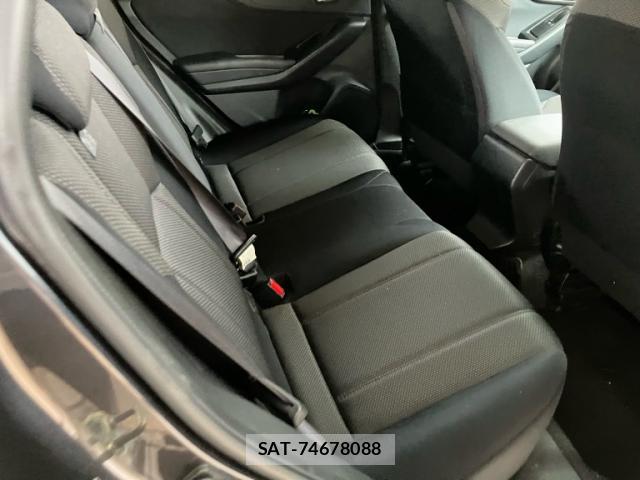 Subaru XV 2018-04 8690805-9