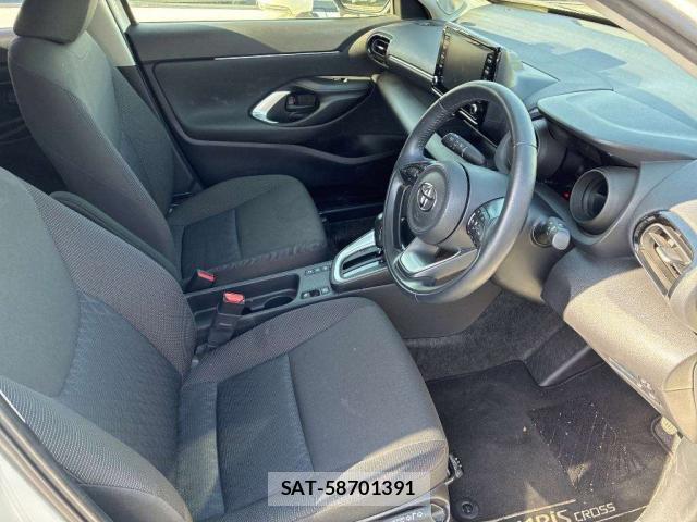 Toyota YARIS CROSS 2021-03 8690921-3