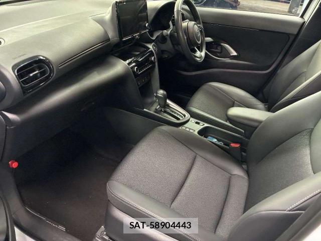 Toyota YARIS CROSS 2025-07 8691524-13