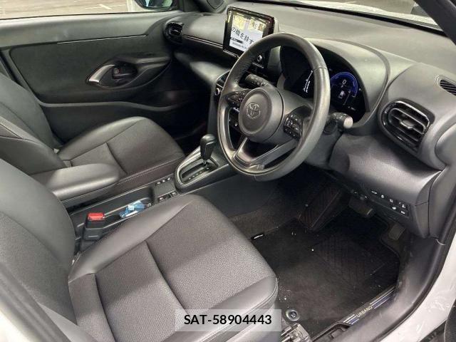 Toyota YARIS CROSS 2025-07 8691524-3
