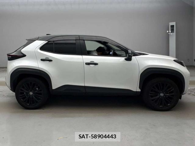 Toyota YARIS CROSS 2025-07 8691524-7
