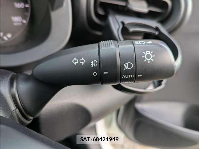 Toyota YARIS 2020-09 8690515-16