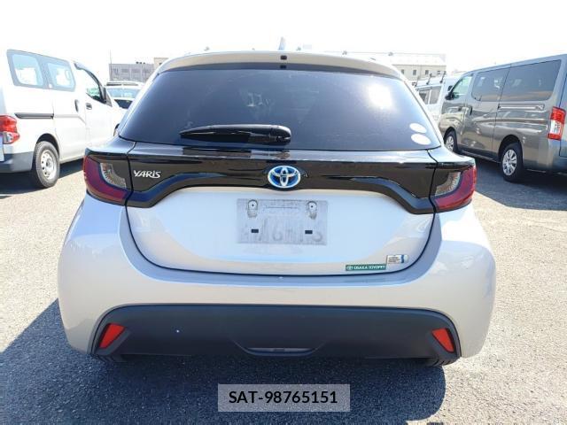Toyota YARIS 2020-08 8690594-1