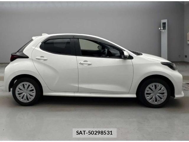 Toyota YARIS 2021-08 8690761-9